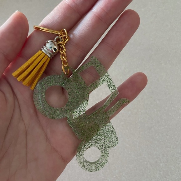 🎉🎉HP🎉🎉 Handmade Tractor Keychain - Picture 3 of 6